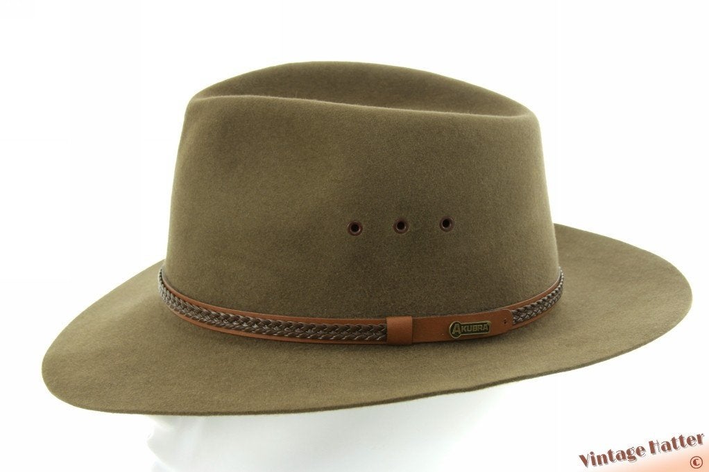 Outdoor gleufhoed Akubra Exeter zacht groen konijnenvilt 59, Hoed, Akubra Exeter, Ophalen of Verzenden, Zo goed als nieuw