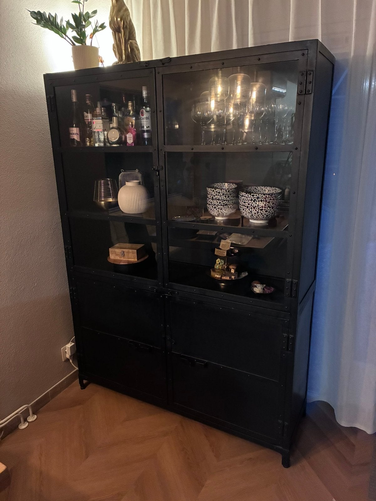Zwarte stalen buffetkast van Gigameubels 137b x 192h x 43d, Ophalen, 100 tot 150 cm, Zo goed als nieuw, Industrieel, modern, zwart staal