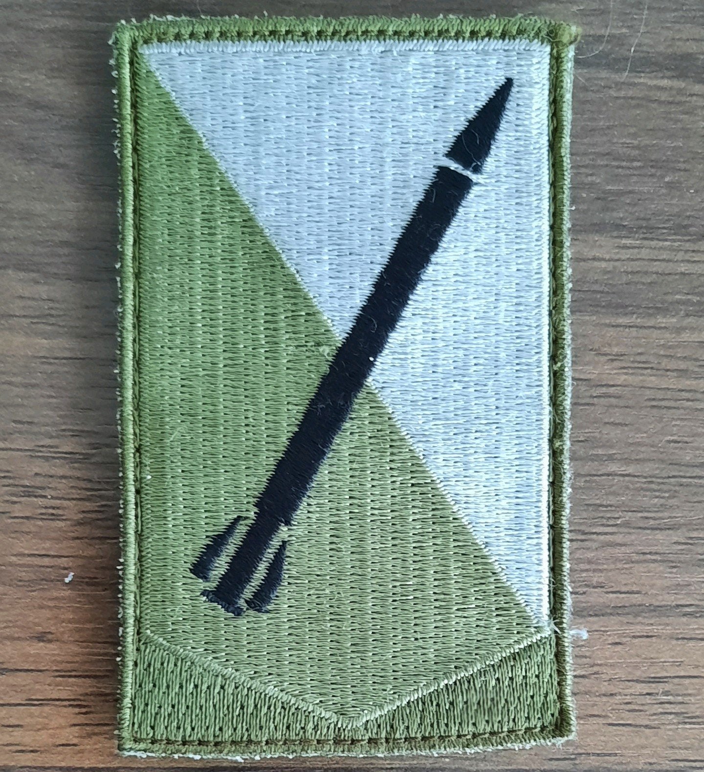 Mouwembleem 1 (NLD) BMDTF, Verzamelen, Verzenden, Landmacht, Nederland, Embleem of Badge