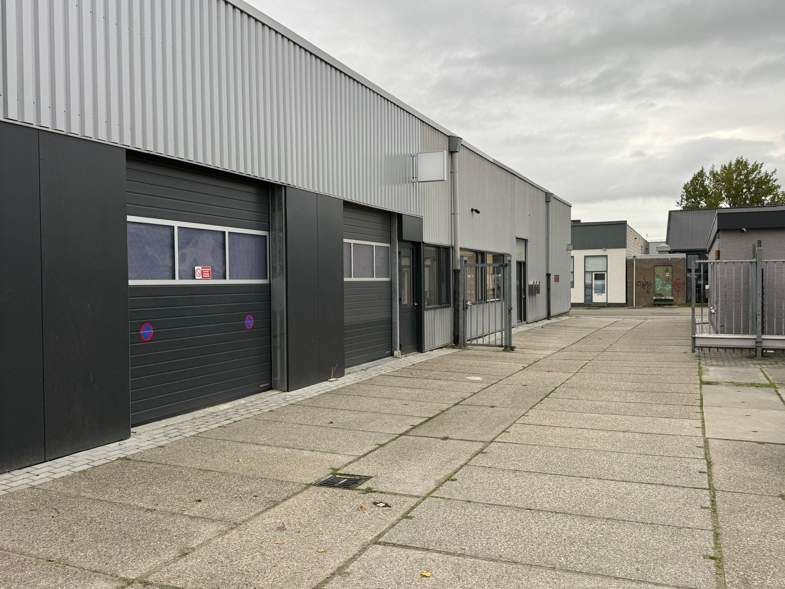 Te huur berdrijfsruimte van 50 plus 25 m2 zolder Groningen, Huizen en Kamers