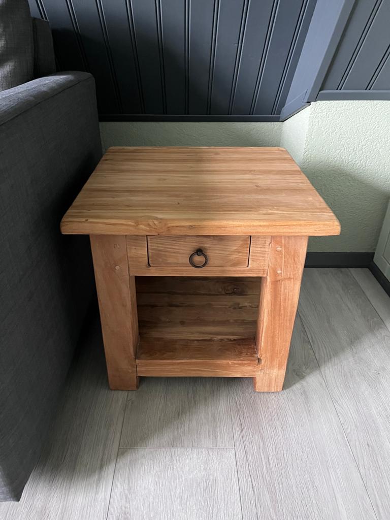 Massief teakhouten bijzettafel met lade, Huis en Inrichting, Tafels | Bijzettafels, Minder dan 55 cm, Gebruikt, Vierkant, Hout