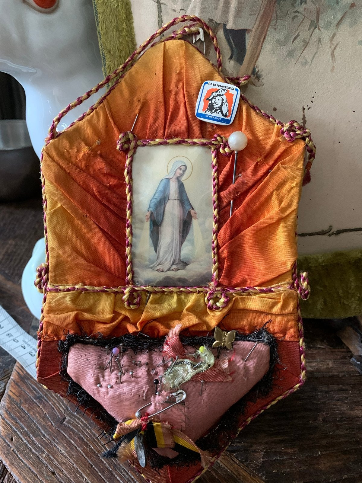 Brocante Speldenkussen met Religieus Tintje, Ophalen of Verzenden