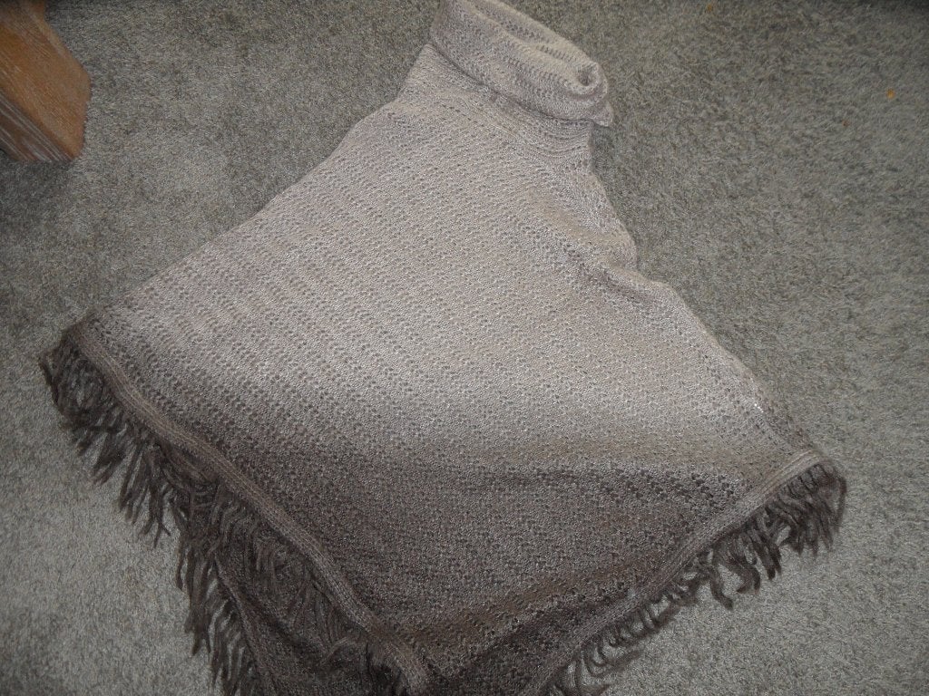 Beige/bruine damesponcho, maat M, Ophalen of Verzenden, Zo goed als nieuw, Maat 38/40 (M), Bruin