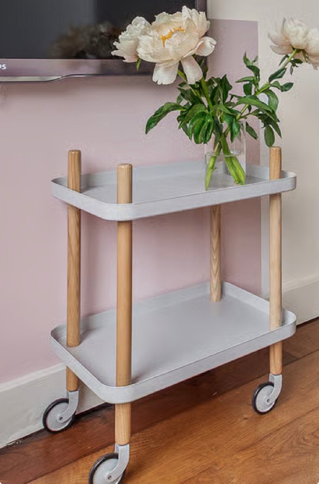 Ikea bijzettafel met wielen - Handig en stijlvol, Huis en Inrichting, Gebruikt, 55 tot 75 cm, Rechthoekig, Hout