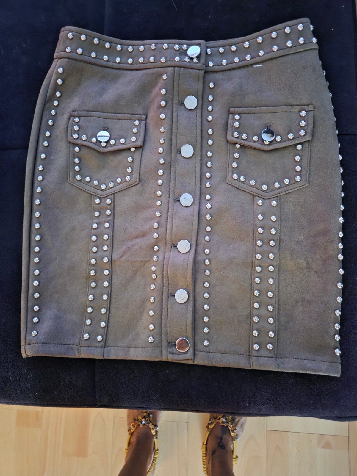 Korte suède-look rok met studs - Legergroen - Nieuw, Ophalen, Nieuw, Groen, Boven de knie