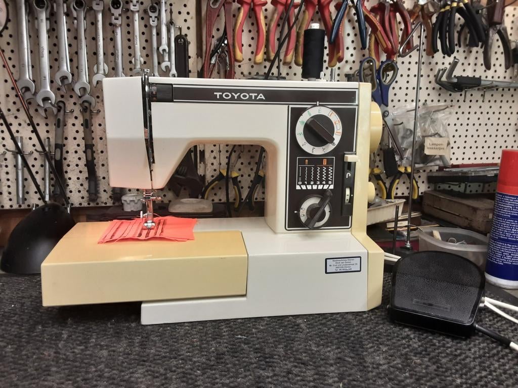 TOYOTA NAAIMACHINE MODEL ONBEKEND, Hobby en Vrije tijd, Naaimachines en Toebehoren, Ophalen of Verzenden, Gebruikt, Naaimachine