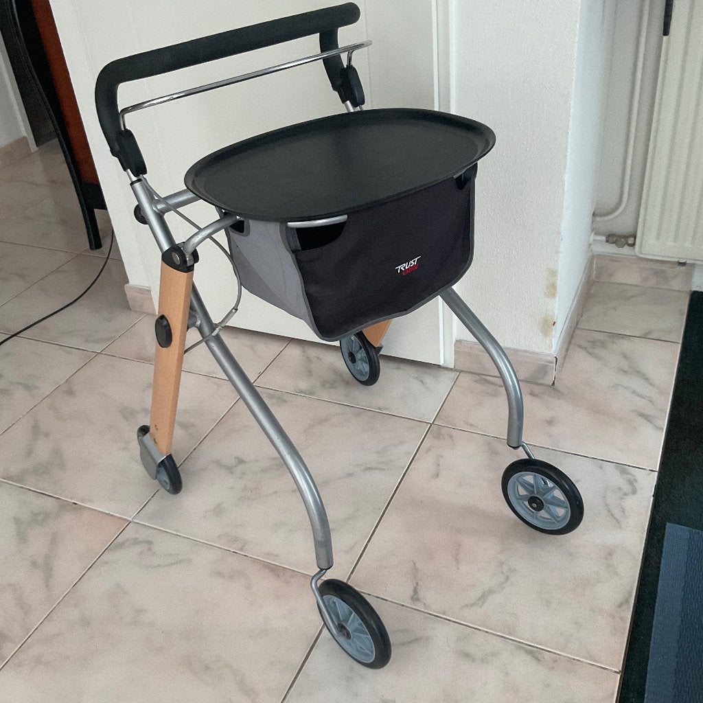 Binnen rollator (merk Trust Care), Diversen, Rollators, Gebruikt, Ophalen
