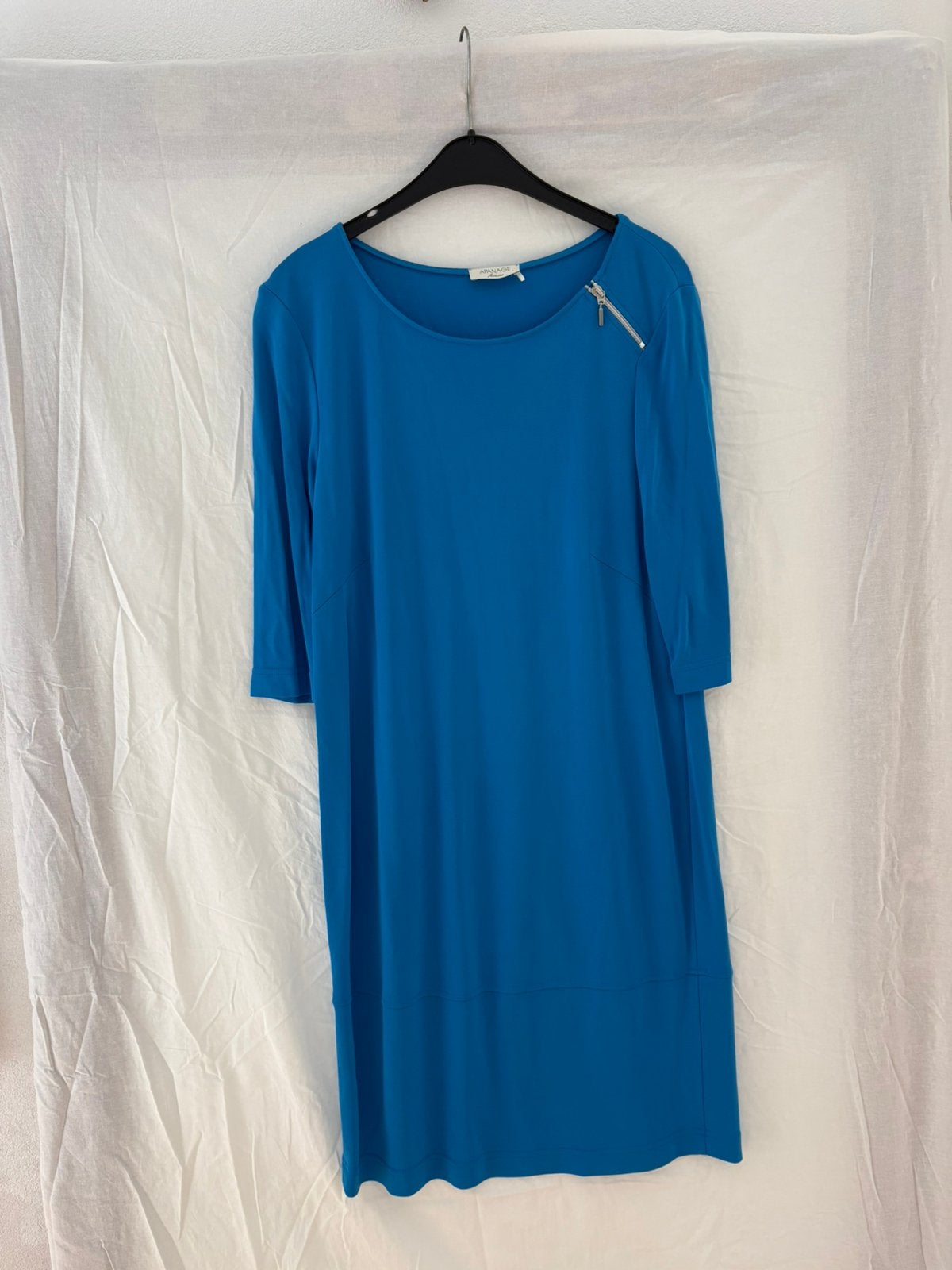 Mooie blauwe jurk,merk Apanage. Maat M, Maat 38/40 (M), Blauw, Ophalen of Verzenden, Zo goed als nieuw