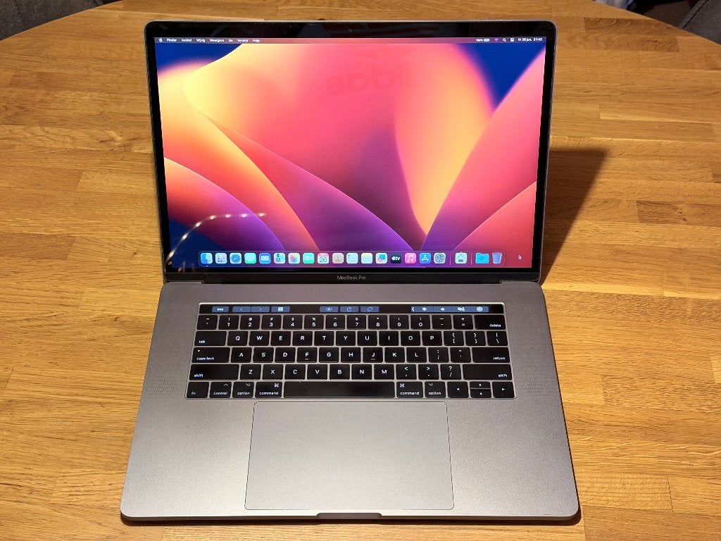 macbook pro 2017 15 inch - 16gb geheugen 512GB SSD 4GB GPU, 2 tot 3 Ghz, 512 GB, Zo goed als nieuw, 16 GB