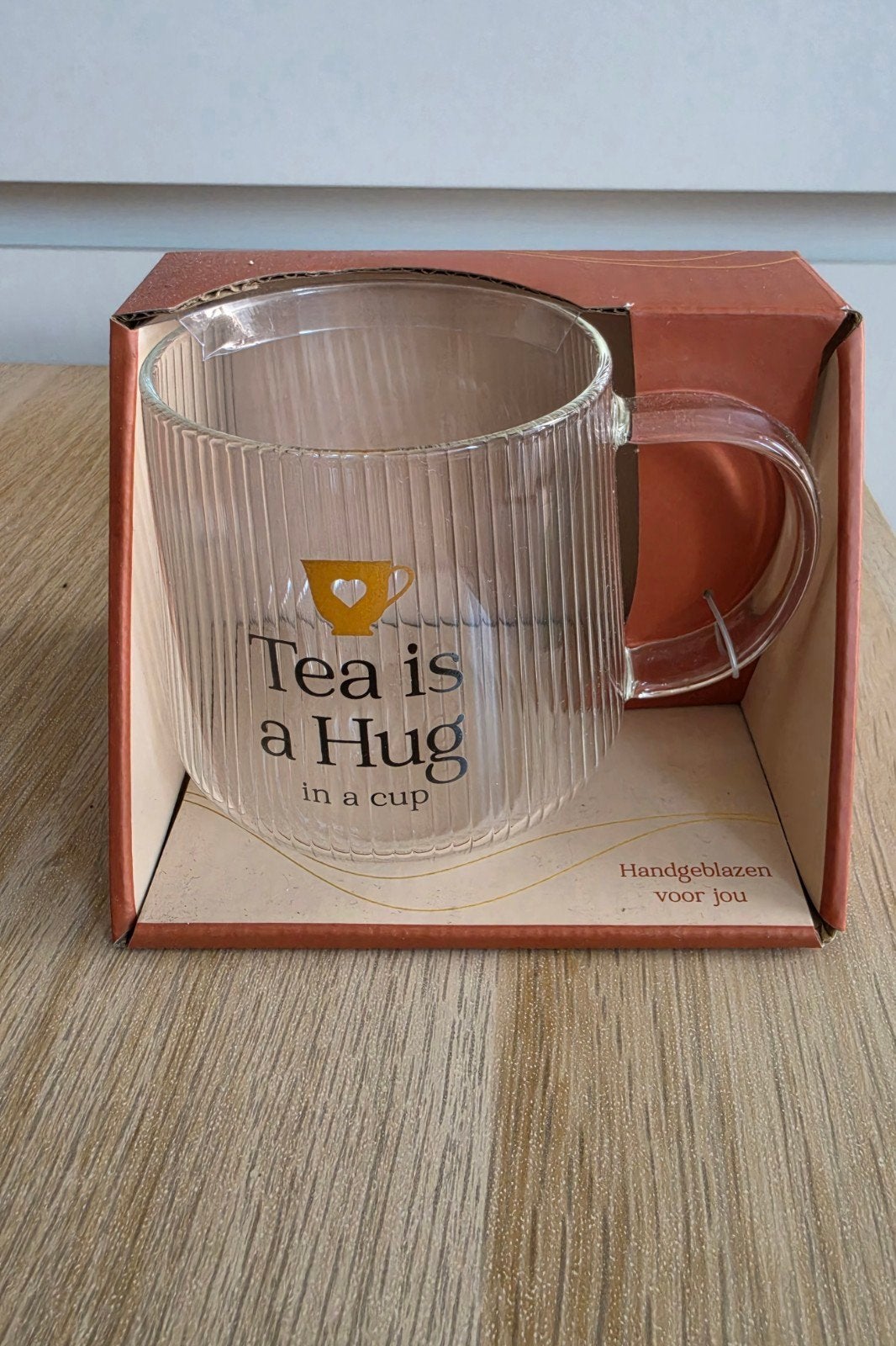 Theeglas "Tea is a Hug in a Cup" - Handgeblazen, Overige typen, Ophalen of Verzenden, Nieuw, Glas
