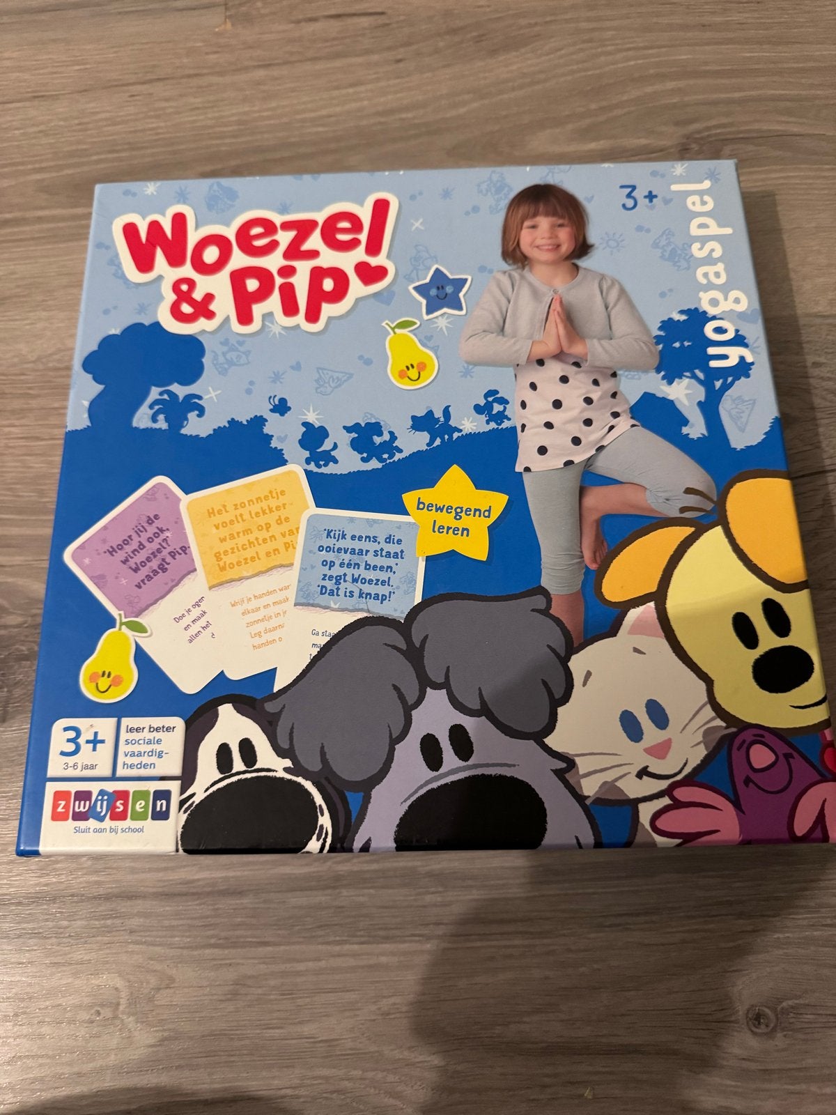 Woezel & Pip Yogaspel - Bewegend leren voor kinderen, Een of twee spelers, Ophalen of Verzenden, Zo goed als nieuw