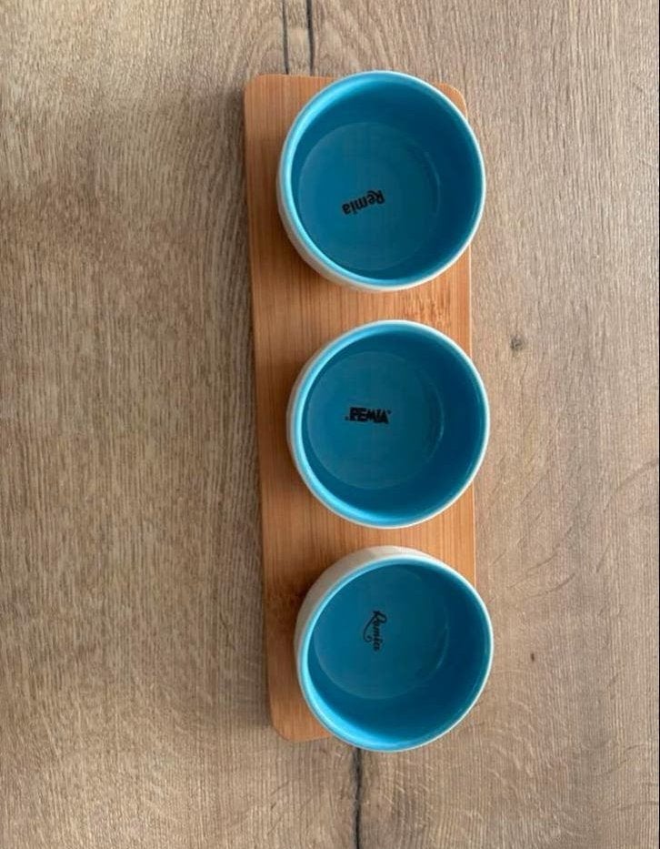 Nieuwe sauskommetjes op bamboe plankje, Ophalen, Keramiek, Nieuw, Kom(men)