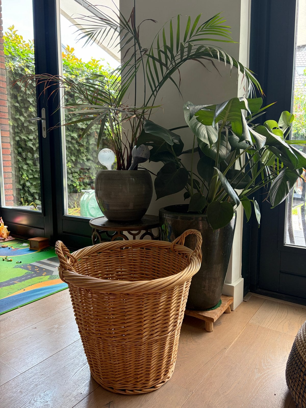 NIEUWstaat Mooie handgemaakte rieten mand (44x38 cm), Mand, Rond, Ophalen of Verzenden, Zo goed als nieuw
