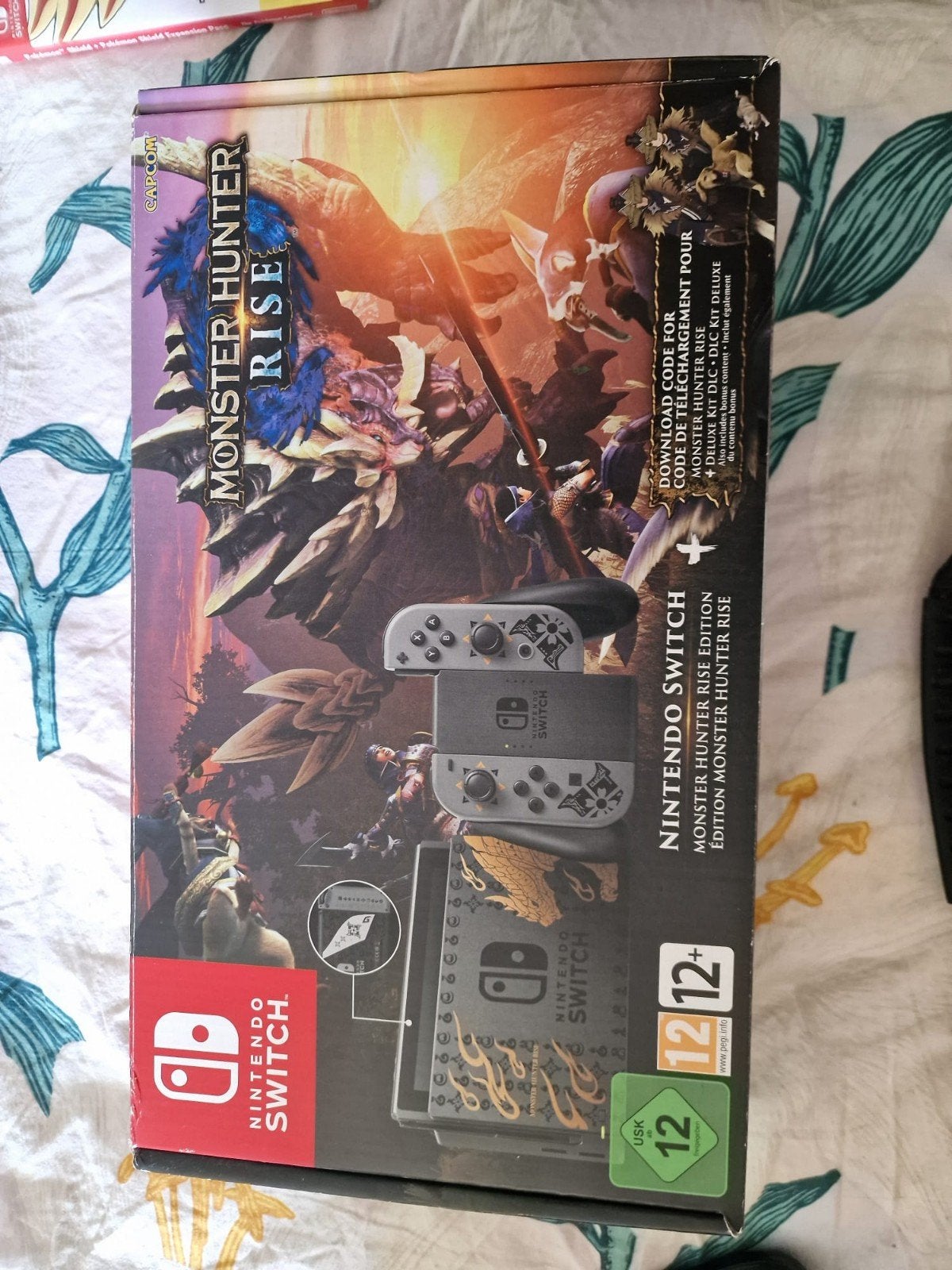Nintendo Switch - Limited Edition MHR + mClassic 1440p, Ophalen, Zo goed als nieuw, Eén computer, 3 spelers of meer