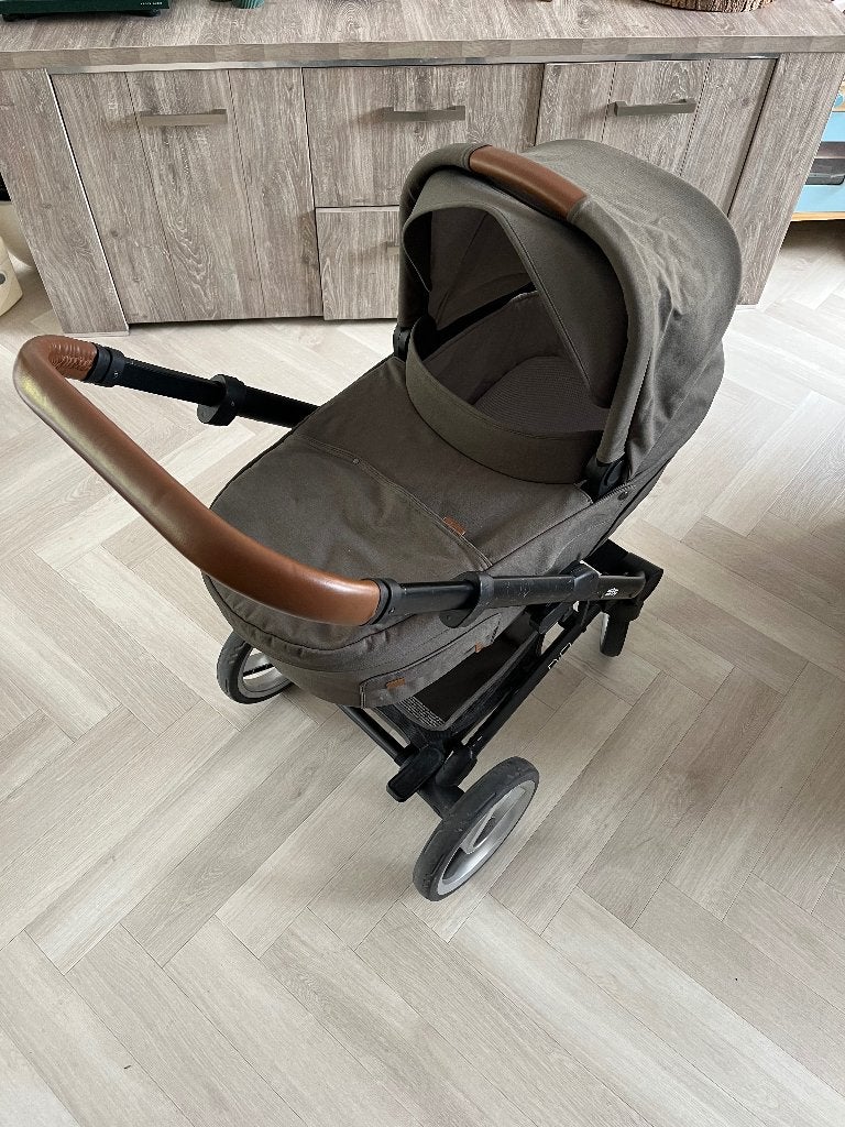 Zeer complete Mutsy Nio kinderwagen combinatie, Ophalen, Gebruikt, Combiwagen, Mutsy