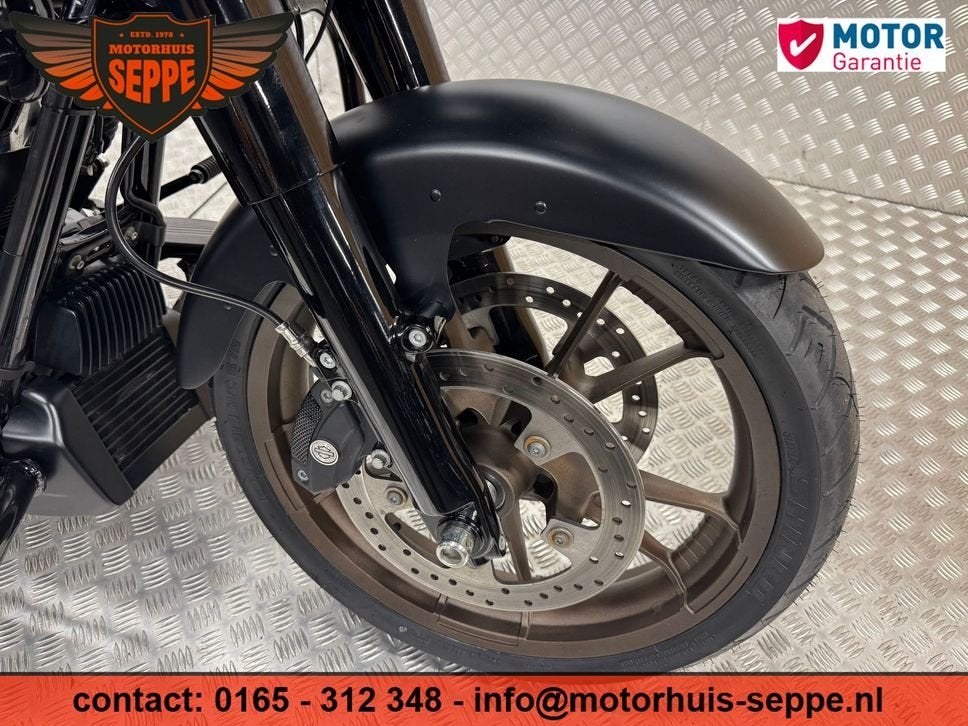 HARLEYDAVIDSON ROAD GLIDE LIMITED FLTRK 2021 Matt Black-Gold, Motoren, Motoren | Harley-Davidson, 2 cilinders, Chopper, Bedrijf