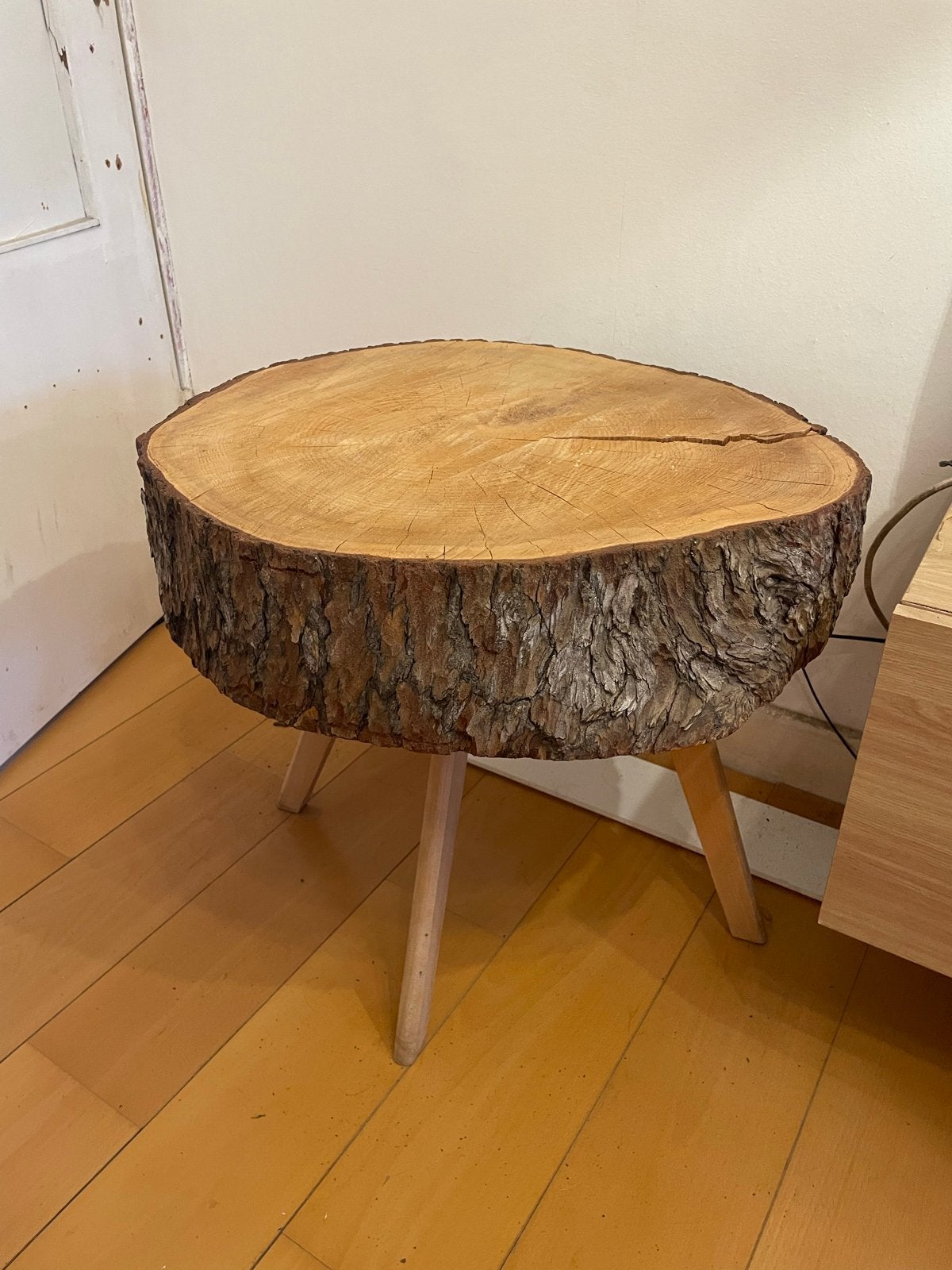 Set van 2 unieke boomstam bijzettafels uit Zuid-Frankrijk, Gebruikt, Rond, 55 tot 75 cm, Hout