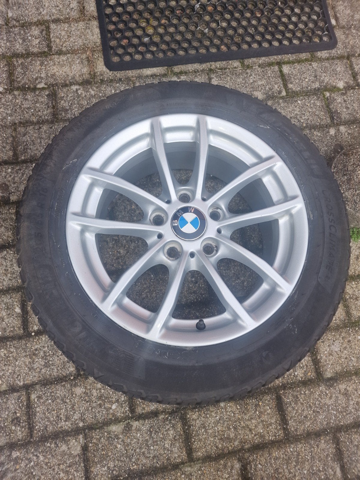 BMW 16 inch velgen met Michelin CrossClimate banden, Ophalen, Gebruikt, BMW