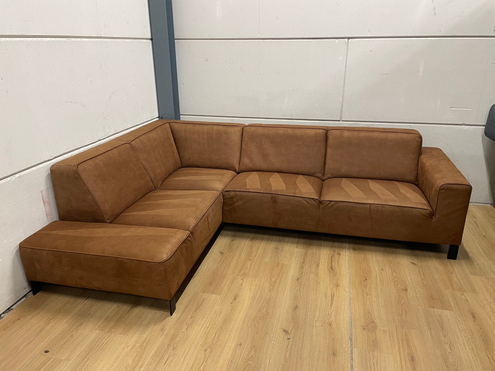 Mooie luxe suede cognac bruine hoekbank - GEREINIGD!!!
