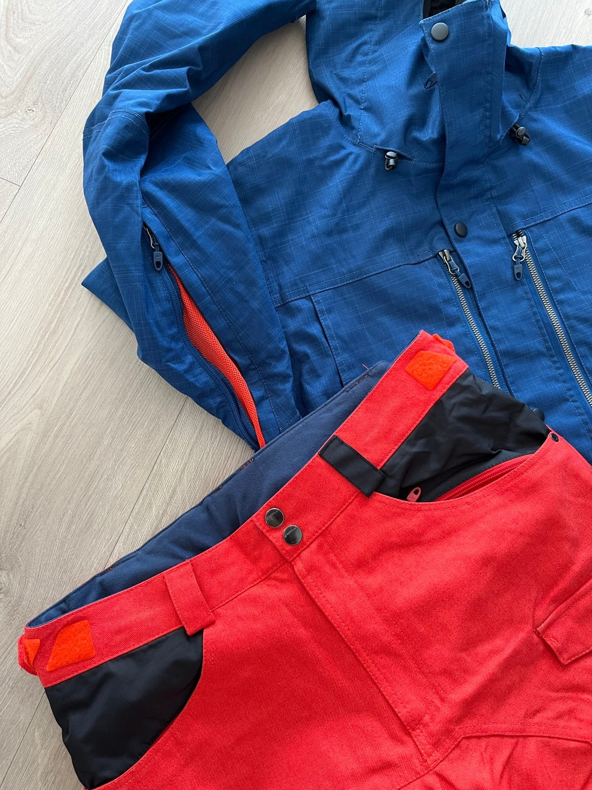 O'Neill skipak maat L - Blauw jack en oranje rode broek, Kleding | Dames, Wintersportkleding, Verzenden, Gedragen, Maat 42/44 (L)