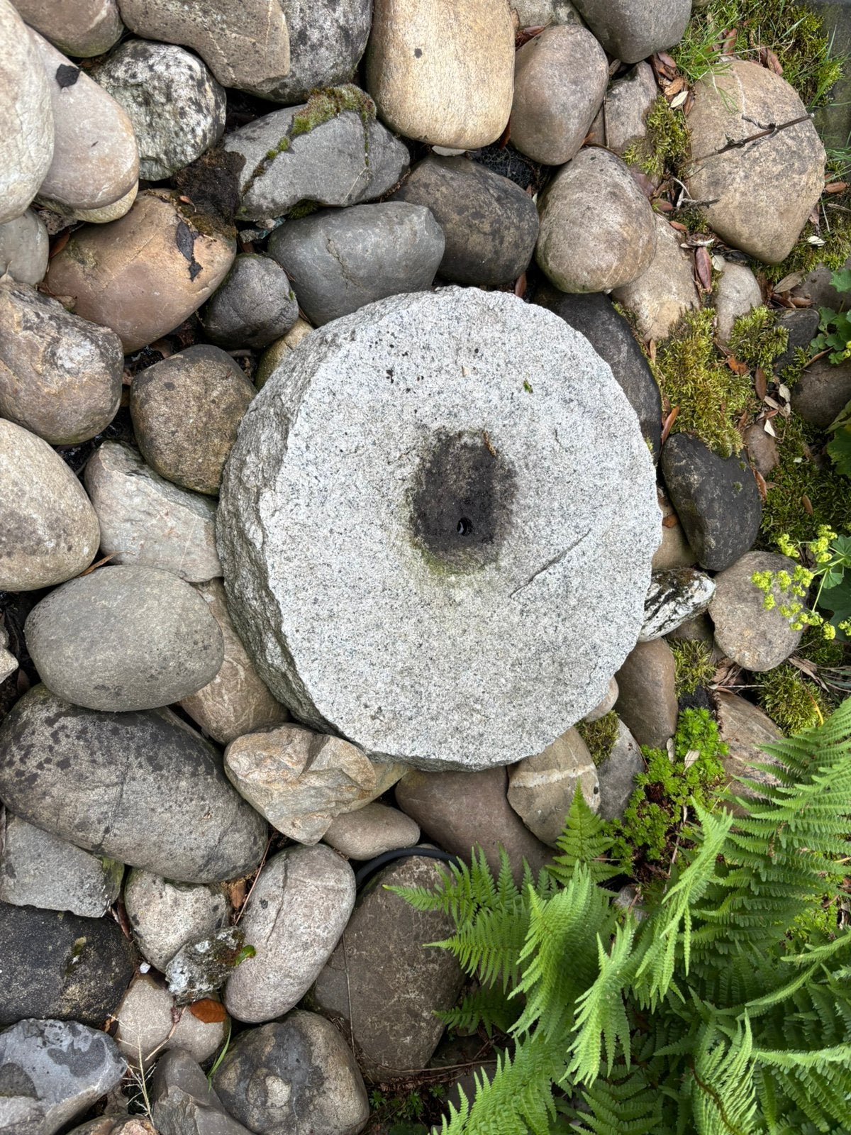 Molensteen ca 40 cm koopje, Tuin en Terras, Waterpartijen en Fonteinen, Ophalen of Verzenden, Zo goed als nieuw, Beton