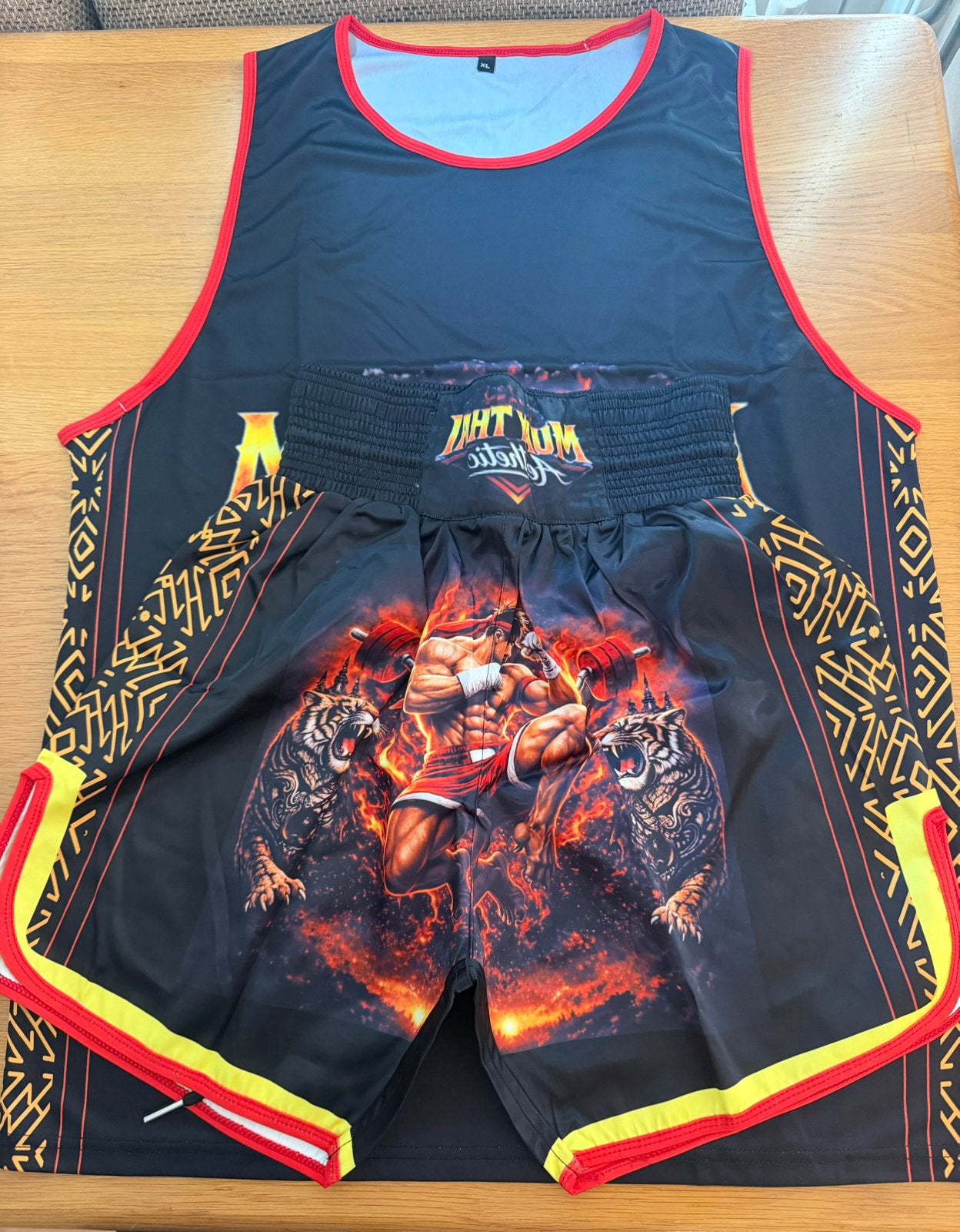 Muay Thai Set Zwart/rood DNA/tijger print, Ophalen of Verzenden, Nieuw, Kleding