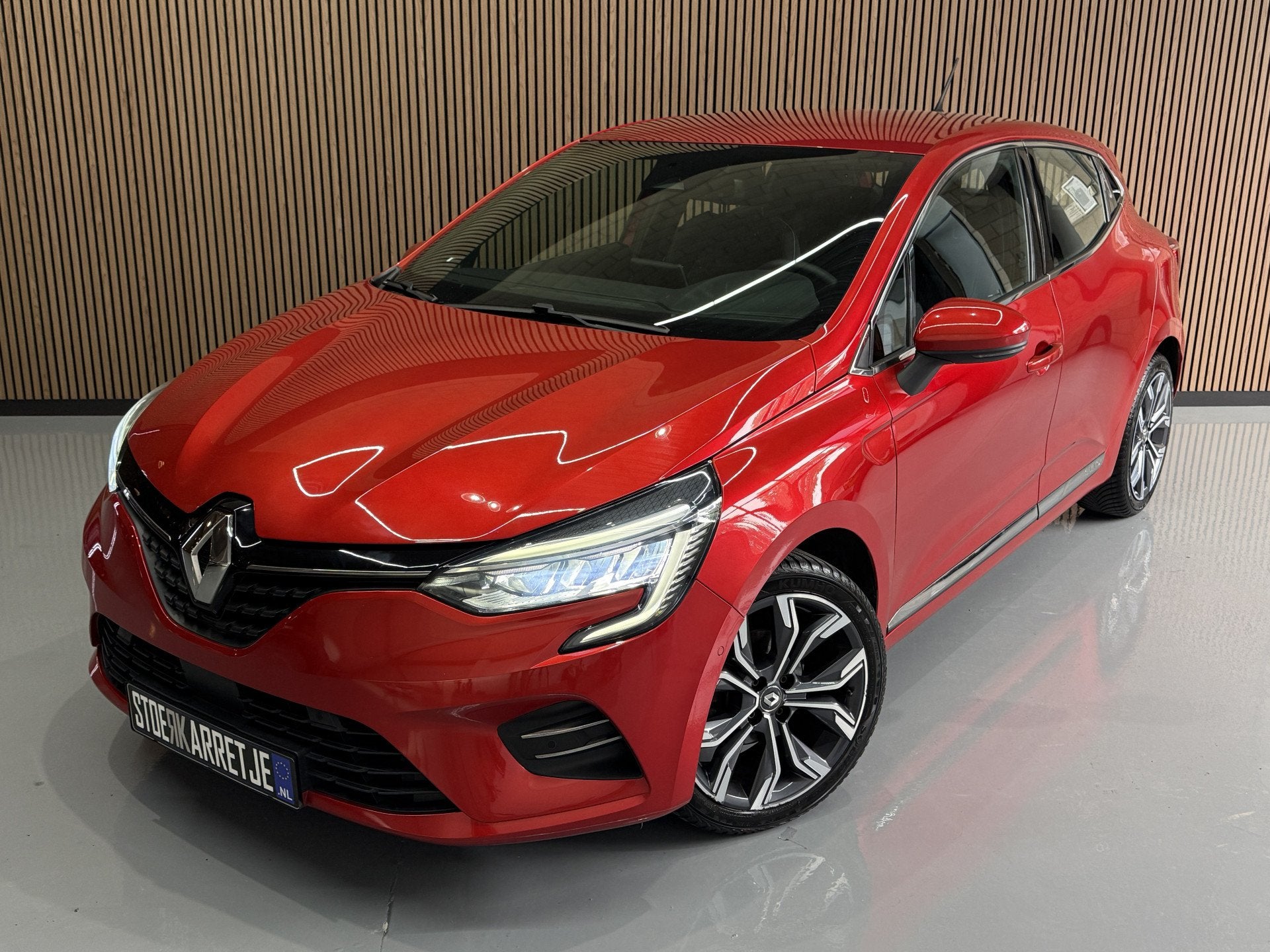 Renault Clio 1.0 TCe 100pk Edition One | Groot Navi | Bose |, Voorwielaandrijving, 101 pk, Gebruikt, 580 kg