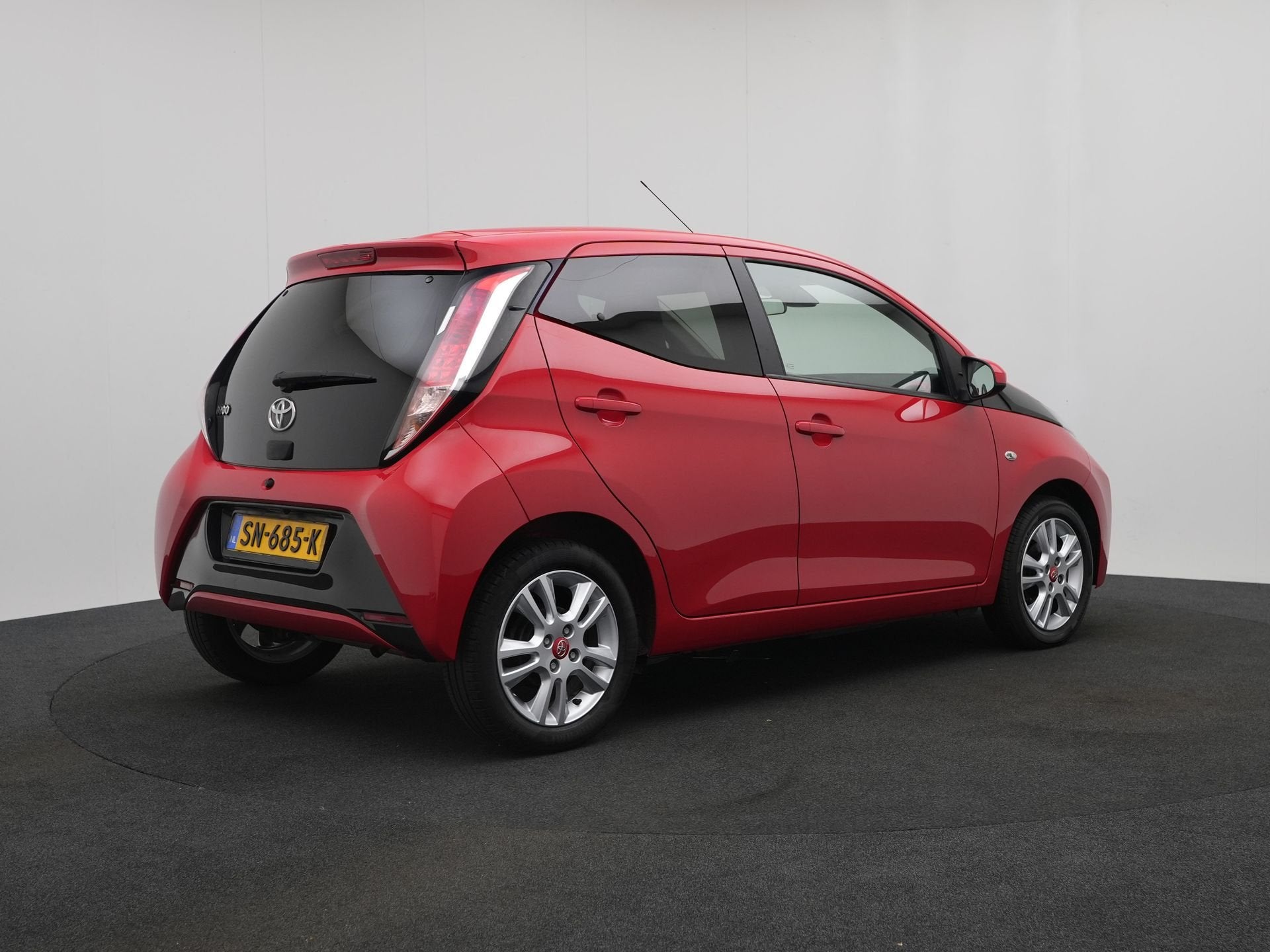 Toyota Aygo 1.0 VVT-i x Joy | Dealer Onderhouden | Achteruit, Voorwielaandrijving, Stof, Gebruikt, 4 stoelen