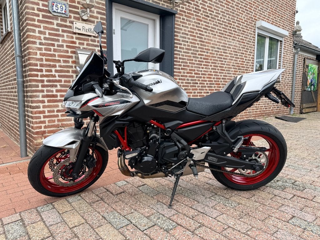 Kawasaki Z650 (2023) – slechts 493 km, 2 cilinders, Gebruikt, Particulier, Meer dan 35 kW