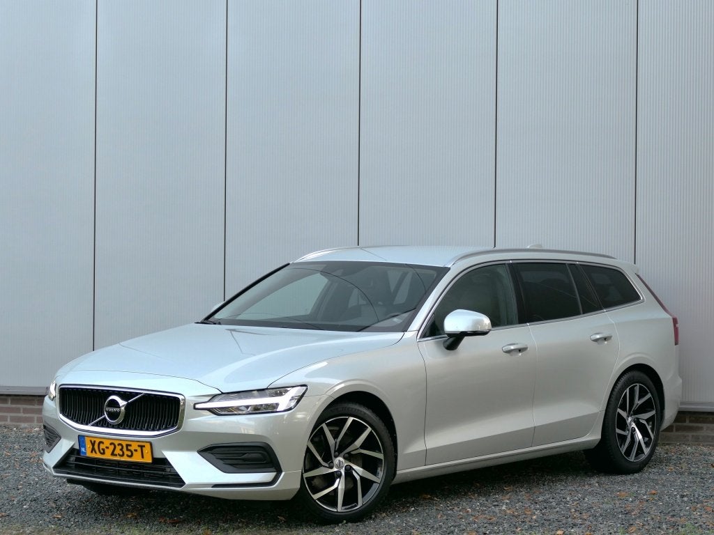 Volvo V60 2.0 T5 AUT Momentum 12 MND garantie Navi / Half le, Automaat, 15 km/l, 4 cilinders, Leder en Stof