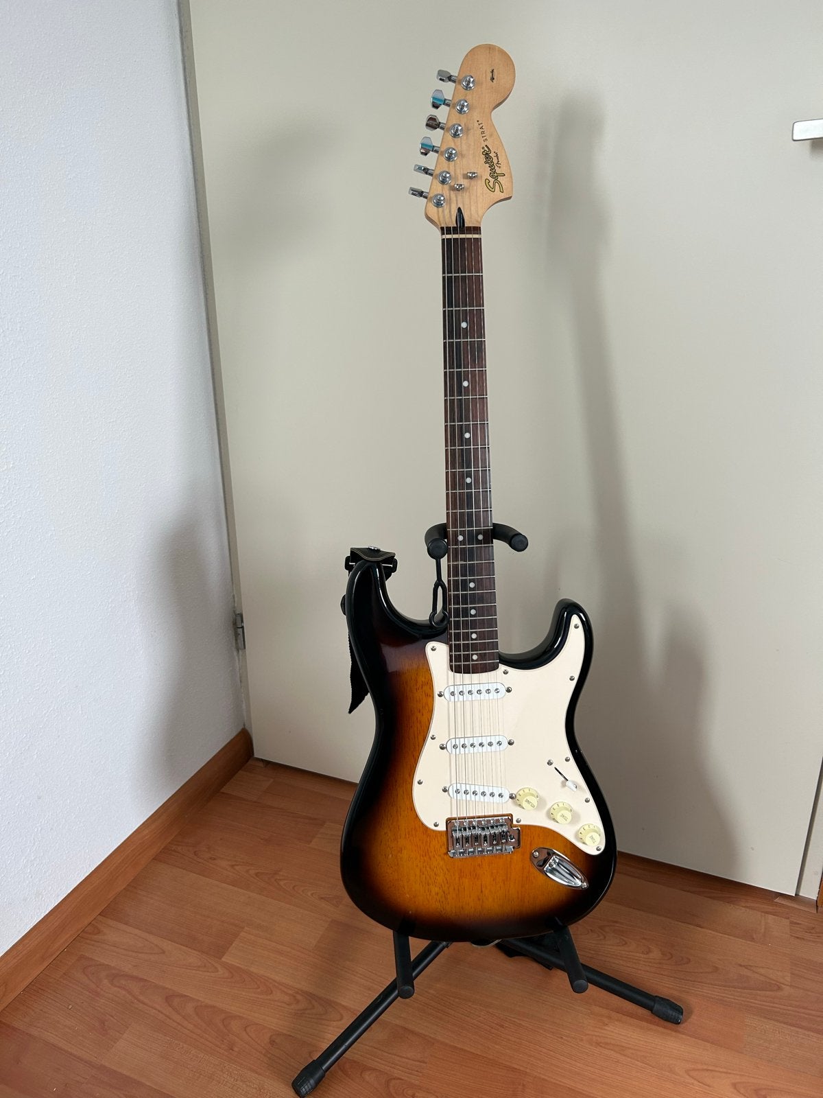 Squier Stratocaster by Fender - Zo goed als nieuw, Muziek en Instrumenten, Ophalen of Verzenden, Zo goed als nieuw, Solid body