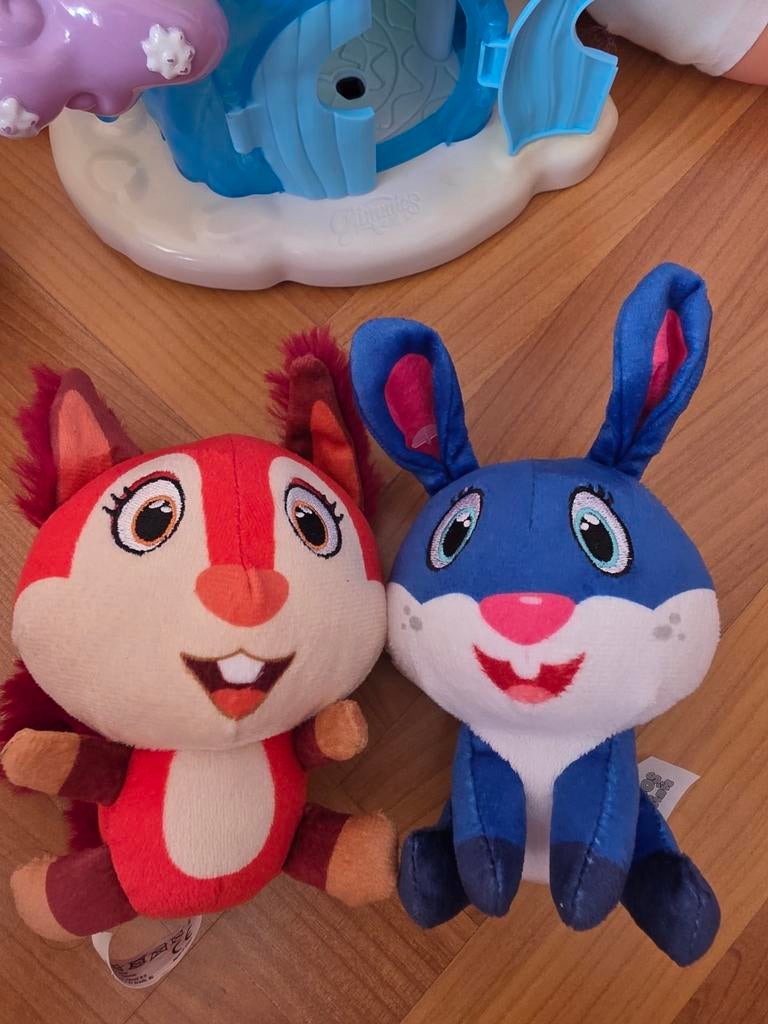 Leuke knuffels: eekhoorn en konijn, Konijn, Ophalen of Verzenden, Zo goed als nieuw, Rood