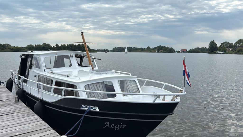 Bestevaer 800 met peugeot indigor 4cilinder dieselmoter, Watersport en Boten, Ophalen of Verzenden, Omvormer
