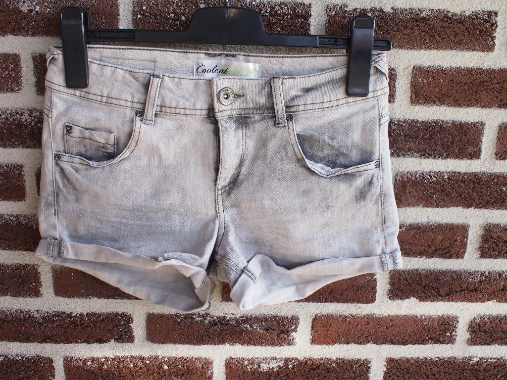 Grijze Coolcat korte broek maat S, Kleding | Dames, Broeken en Pantalons, Ophalen of Verzenden, Maat 38/40 (M), Grijs, Kort