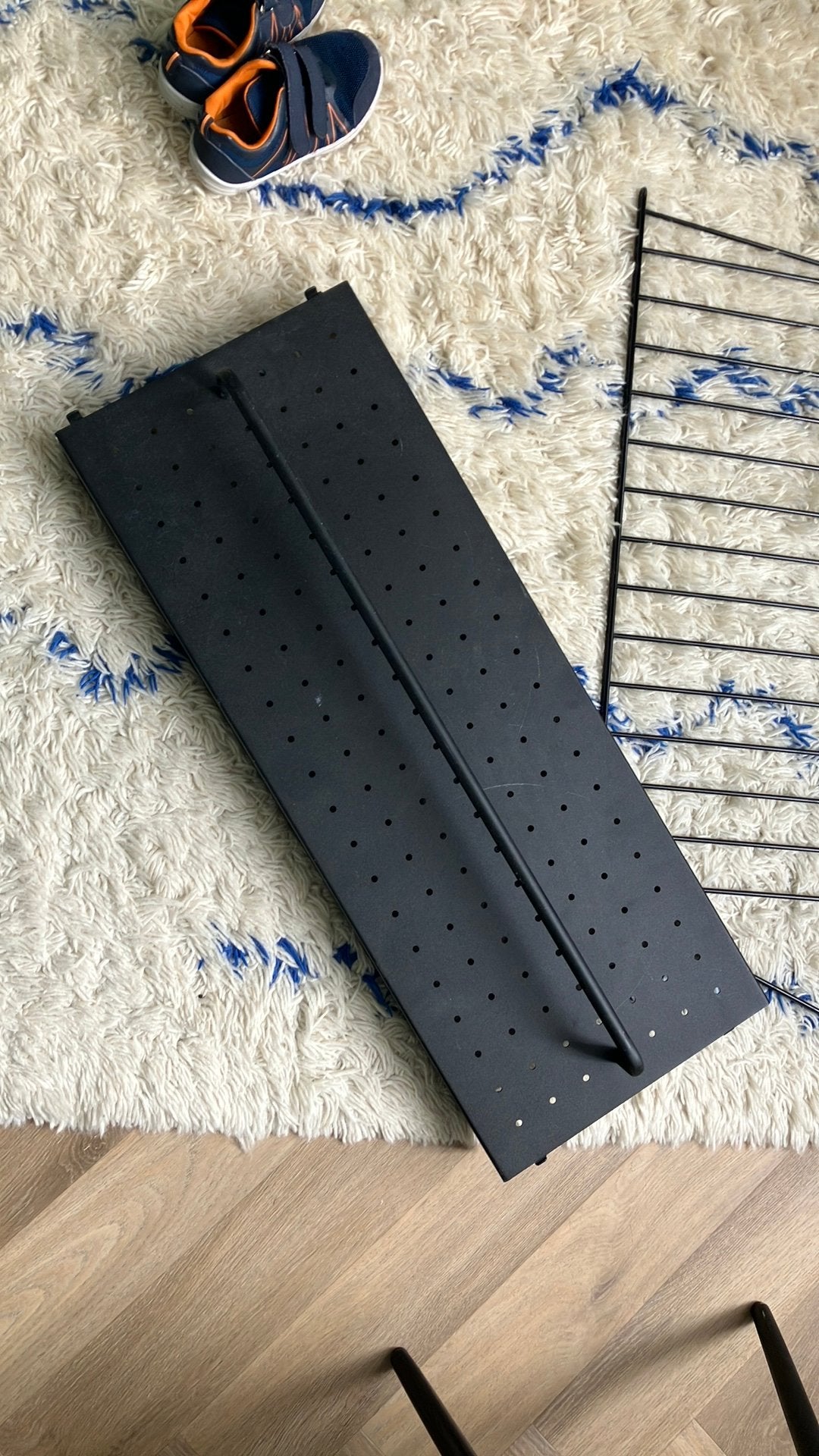 String zwart metalen plank met hanger, 30x80, Huis en Inrichting, Ophalen, Gebruikt