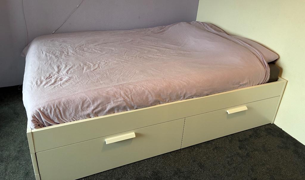 Brimnes bed, Ophalen, Wit, Tweepersoons, Zo goed als nieuw