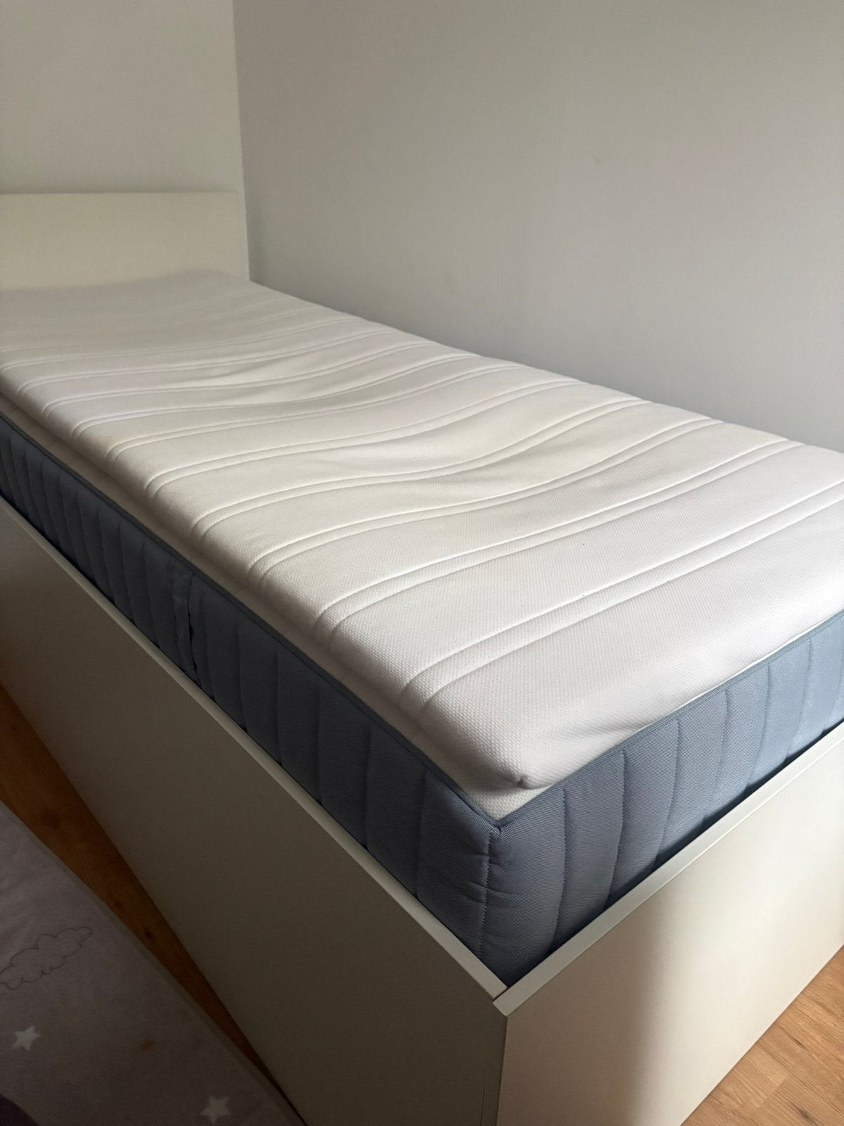 Single Bed (90x200) with IKEA VALEVÅG Mattress + Free Topper, Ophalen, Gebruikt, 90 cm, Eenpersoons