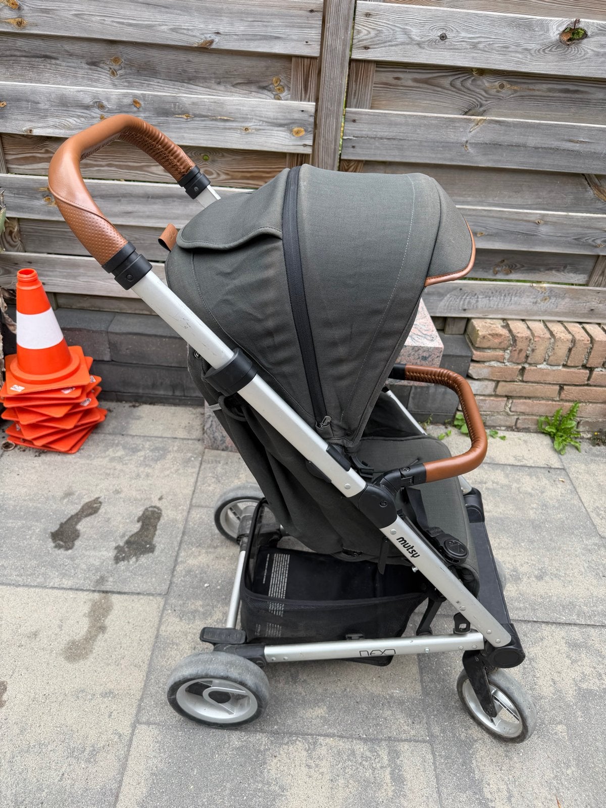 Mutsy Neo wandelwagen - met bijpassende regenhoes-slaapzak, Gebruikt, Verstelbare duwstang, Mutsy, Ophalen
