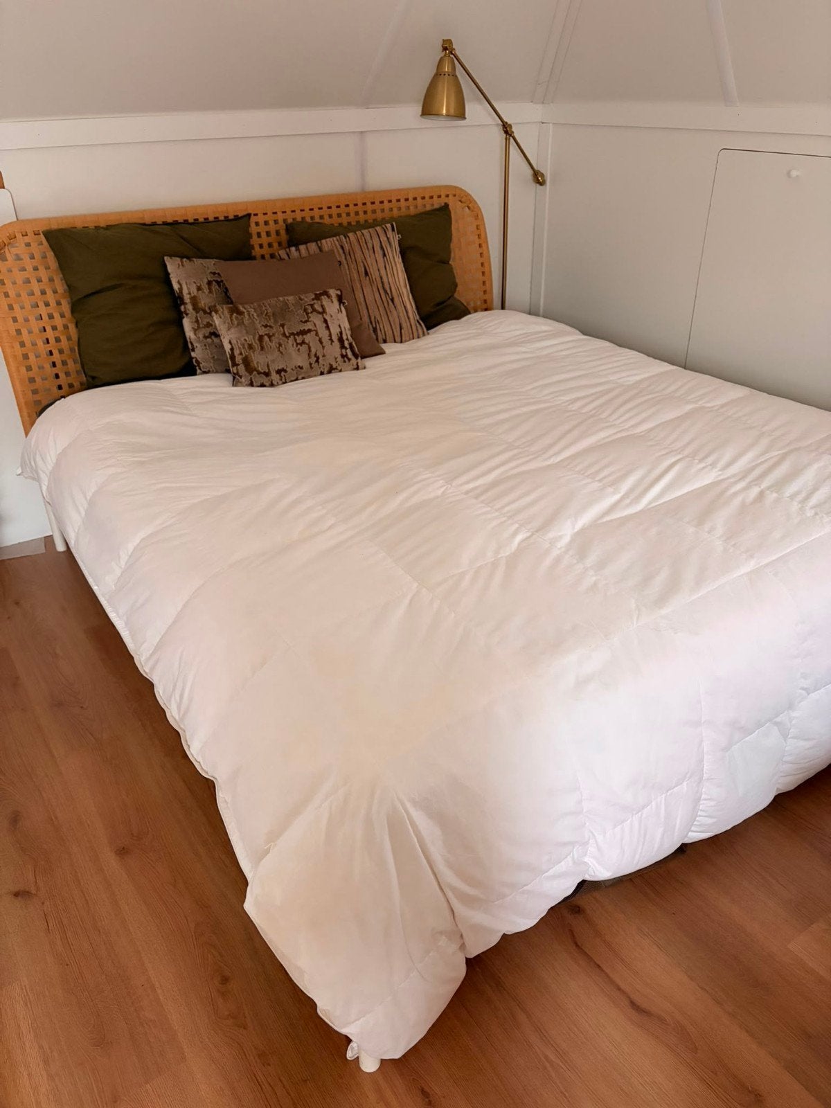 Tweepersoonsbed met rotan hoofdbord - 180x200 cm, Ophalen, Gebruikt, Wit, Tweepersoons