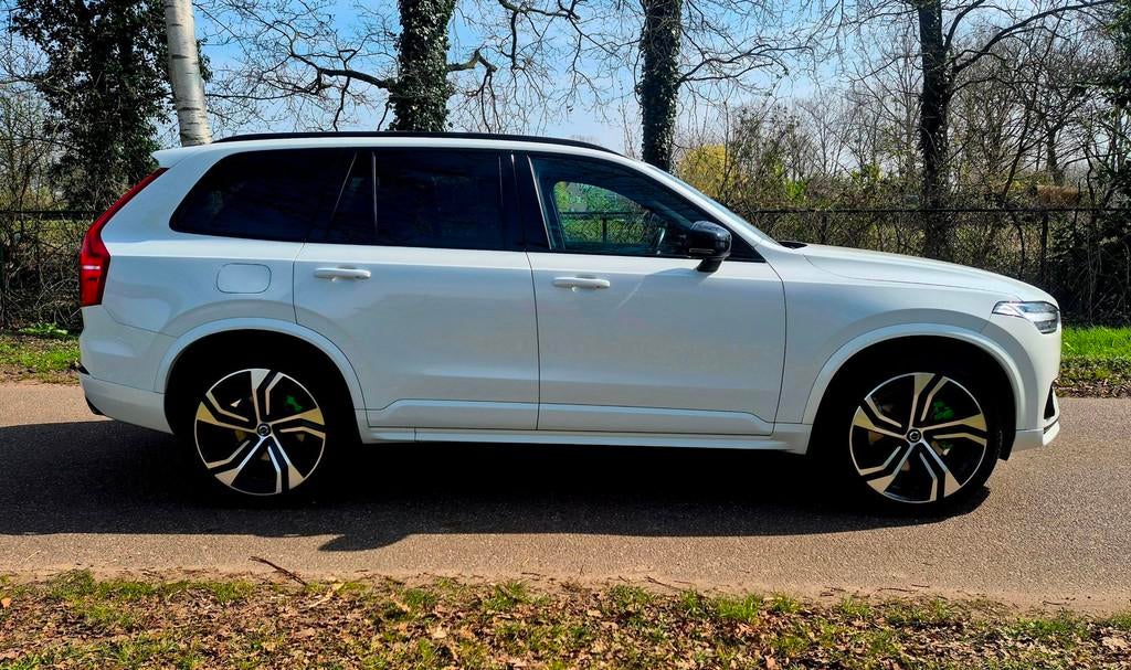 Volvo XC90 2.0 T8 Recharge AWD R-Design . 22 inch . Camera, 4 cilinders, 1969 cc, 7 stoelen, Wit