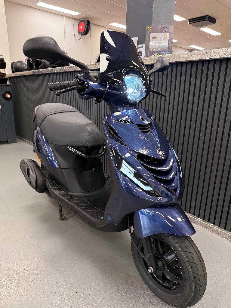 Piaggio Zip Brom SP 4T 45KM BJ 2016 1e eig met 6000KM ZGAN, Ophalen, Maximaal 45 km/u, Zip, Zo goed als nieuw