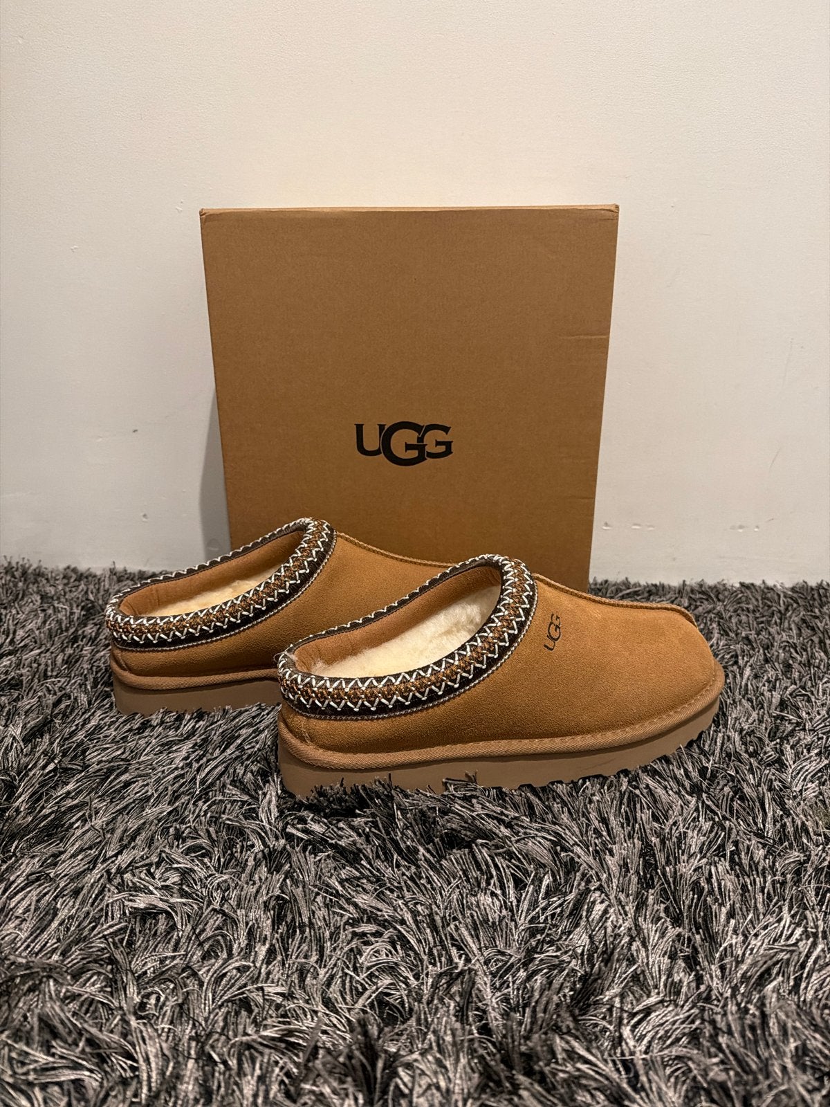 UGG Tasman pantoffels maat 42, Bruin, Nieuw, Ophalen of Verzenden, Pantoffels of Sloffen