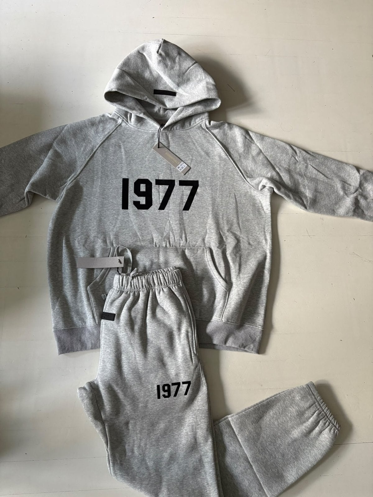 Fear of God Essentials 1977 Hoodie & Jogger Grijs S tot XXL, Ophalen, Nieuw, Overige maten