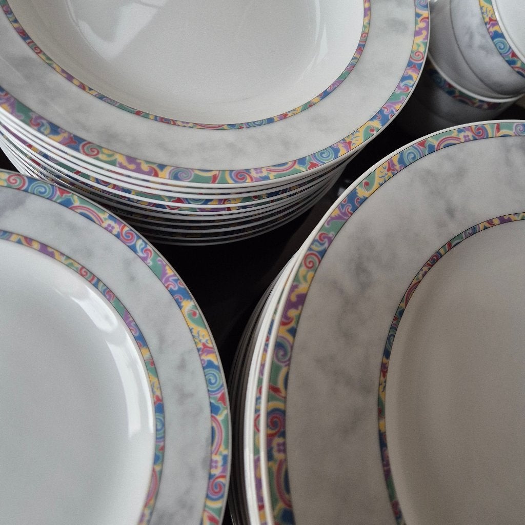10 pers. servies met vrolijke kleurrijke decorrand, Ophalen, Zo goed als nieuw, Overige stijlen, Porselein