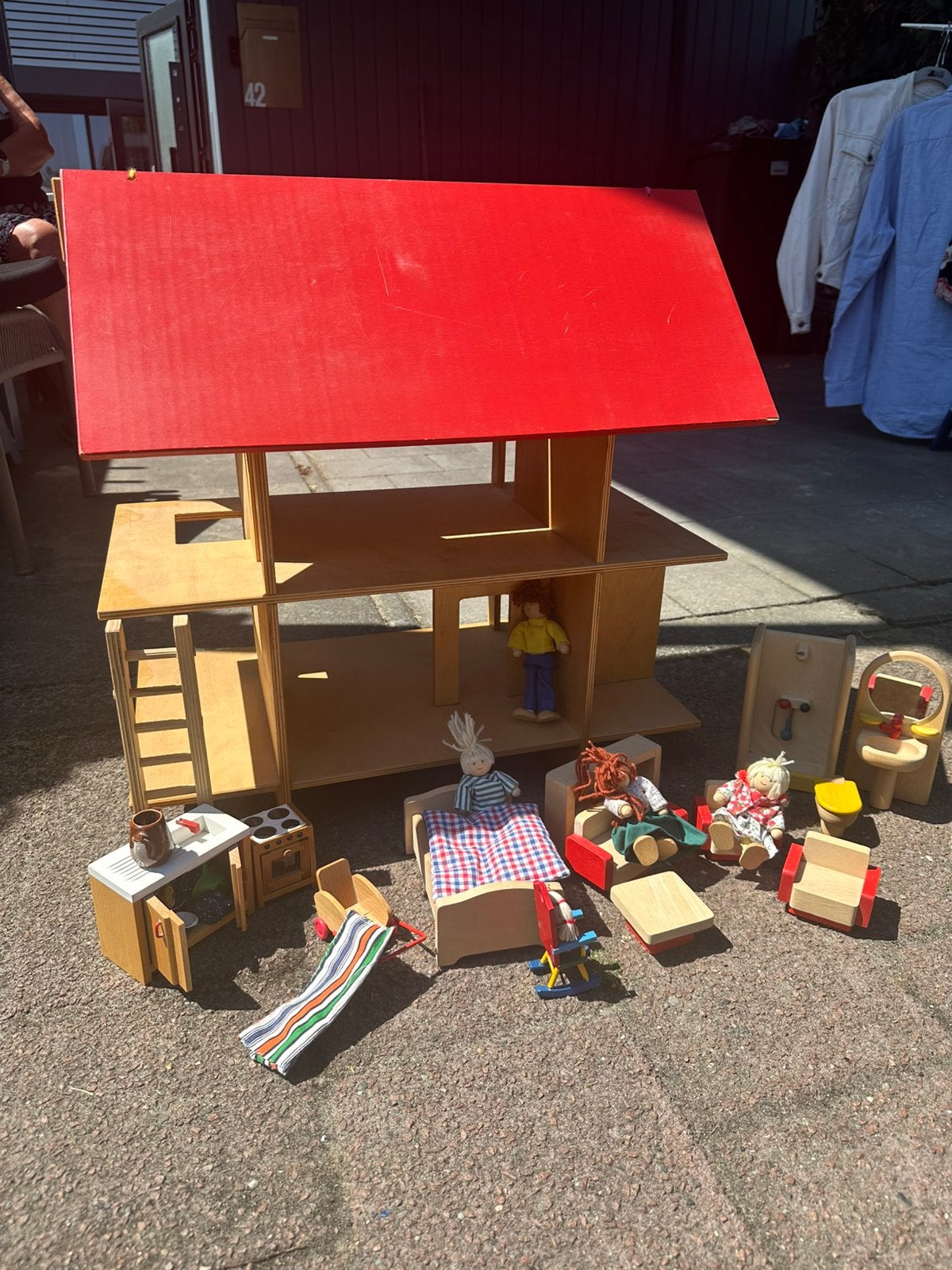 Vintage houten poppenhuis met accessoires, Ophalen, Gebruikt, Poppenhuis