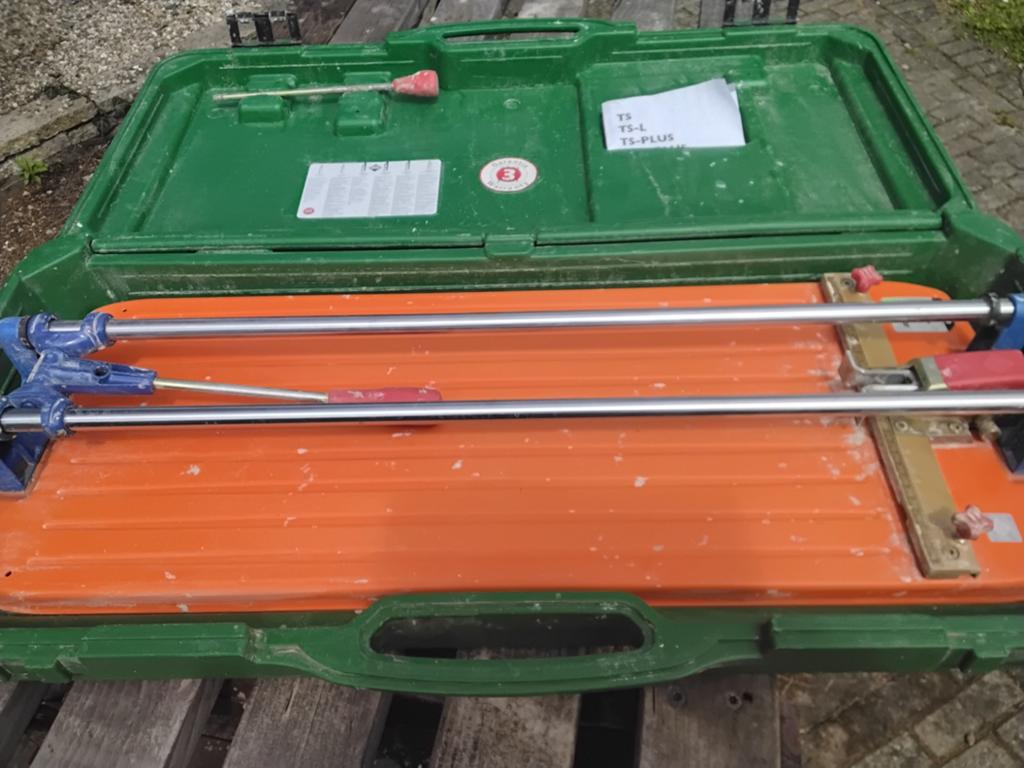 Tegelsnyder ts 60 rubli in nieuw staat 1 keer gebruikt compl, Zo goed als nieuw, 10 m² of meer, Overige materialen, 60 cm of meer