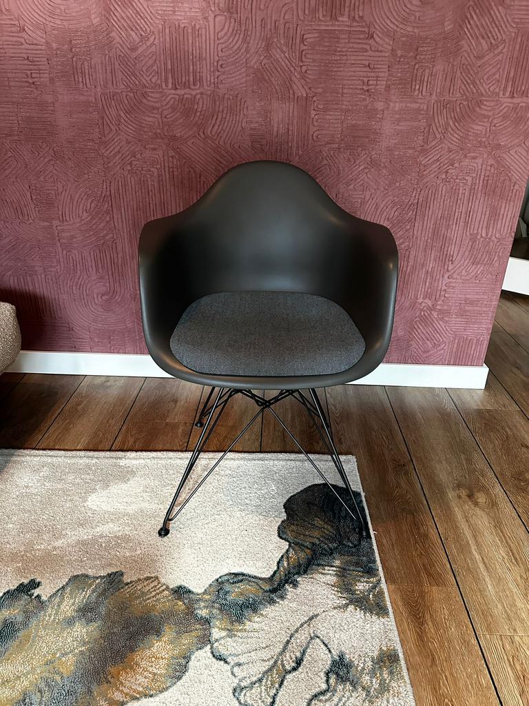 Vitra Eames DAR stoel, Ophalen, Zo goed als nieuw, Zwart, Eén