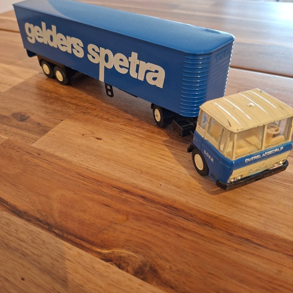 Vintage DAF 2600  met oplegger GELDERS SPETRA DIV DAFS 2600., Verzenden, Zo goed als nieuw, Bus of Vrachtwagen, Lion Toys