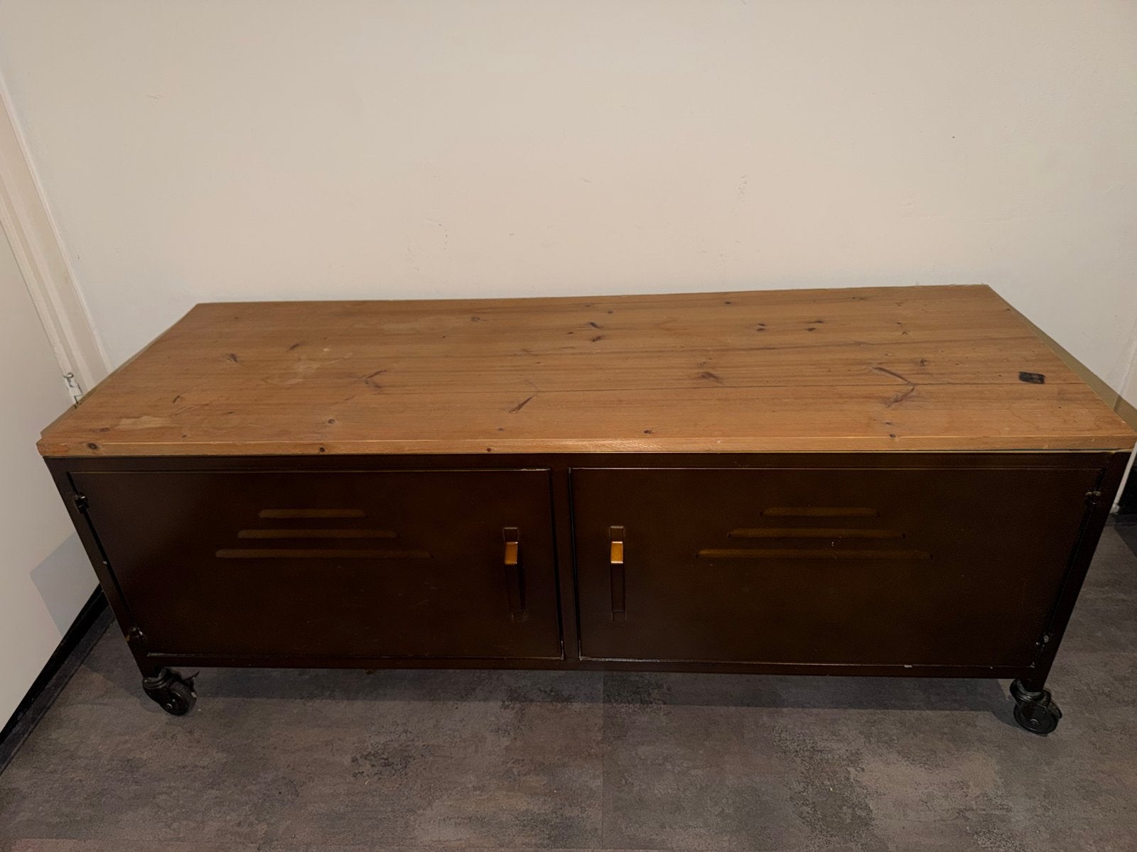 Industriële TV-meubel/dressoir met houten blad, Ophalen, Gebruikt, 100 tot 150 cm, Minder dan 100 cm
