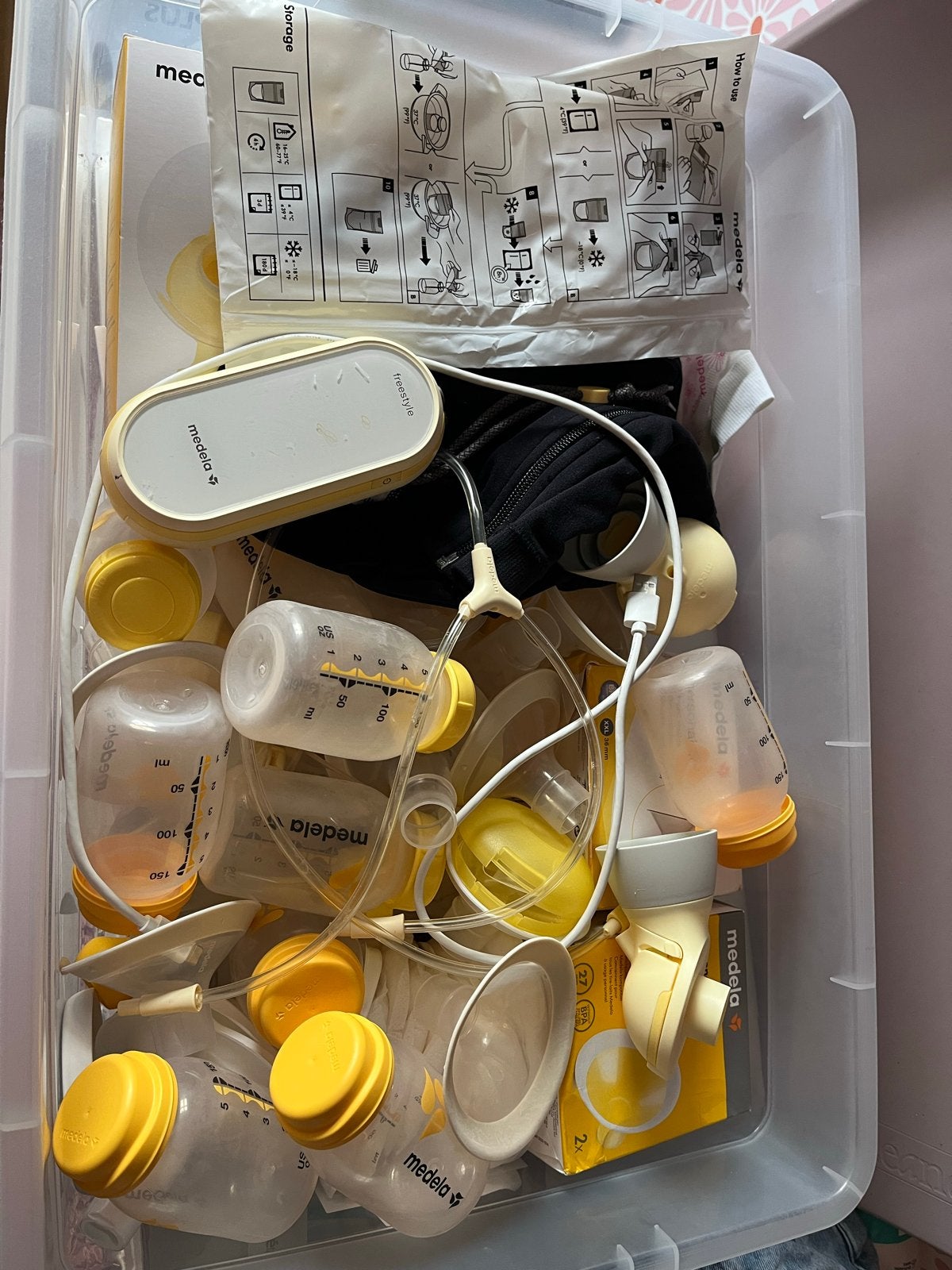 Medela Freestyle Borstkolf met accessoires, Gebruikt, Medela, Borstkolf, Ophalen of Verzenden